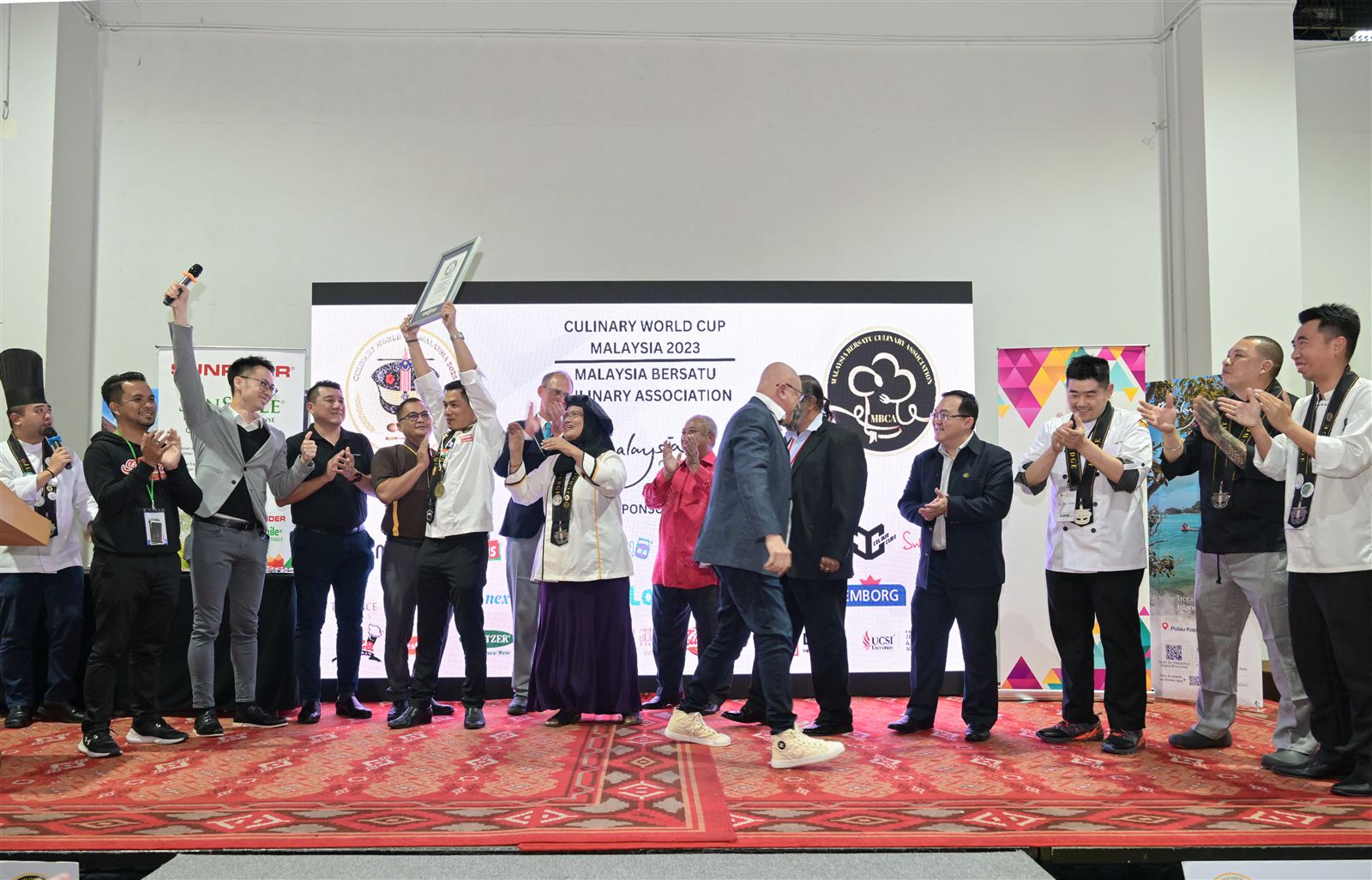 Organisers receiving the Guinness World Record certificate on stage