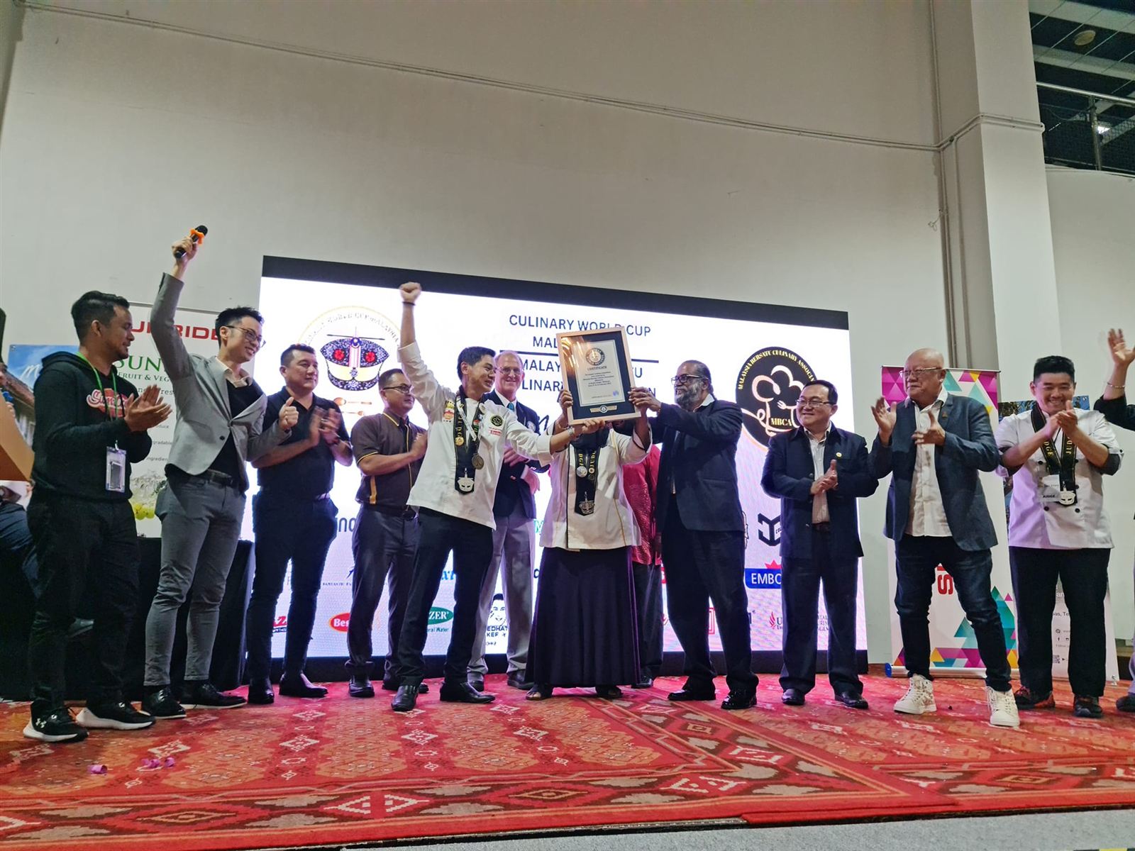 Marcus Teoh on stage with organisers and chefs as the Guinness World Record is announced for the world's largest cooking competition